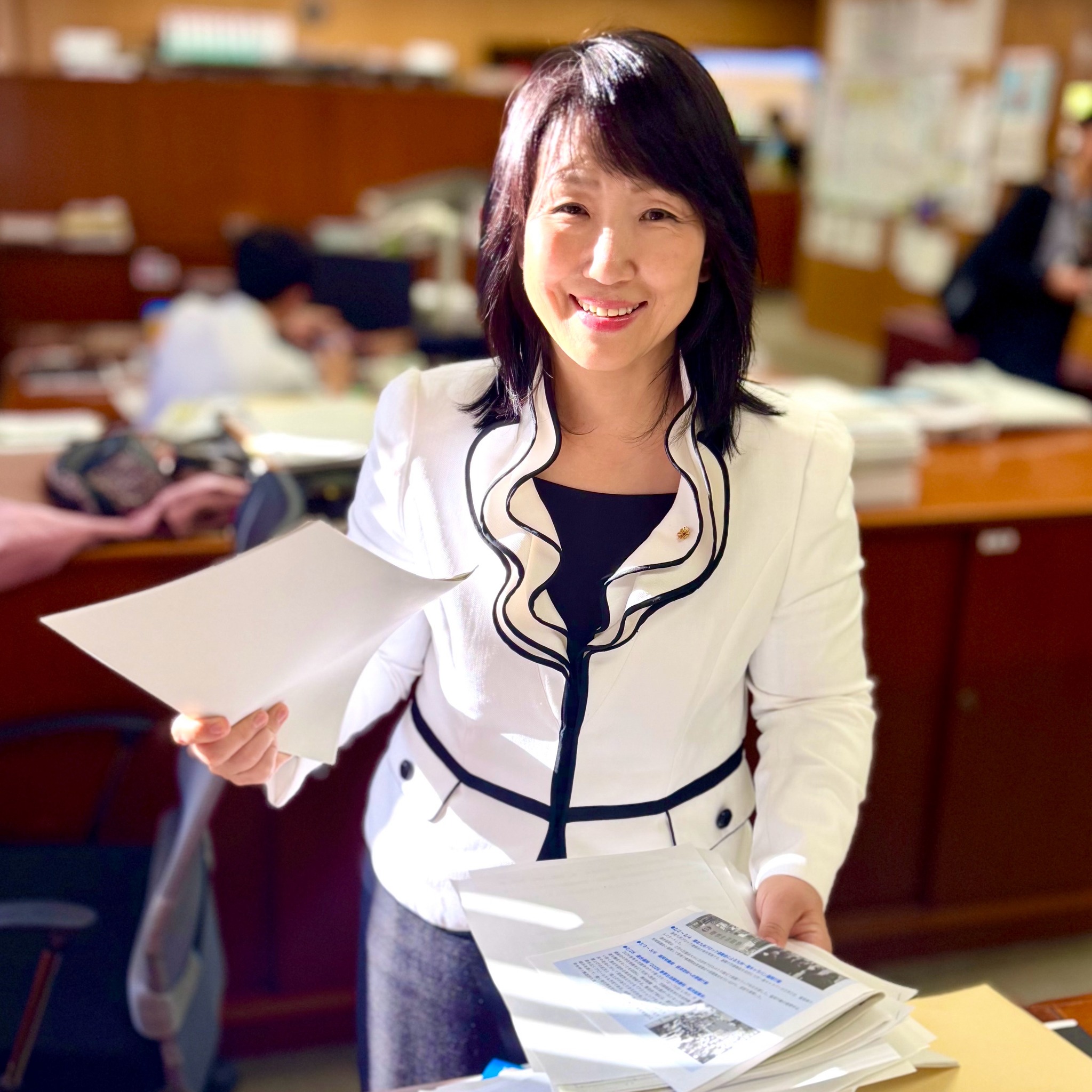 新井富美子 - 今日は、蔵内議長辞職勧告決議案は、採決中止。... | Facebook