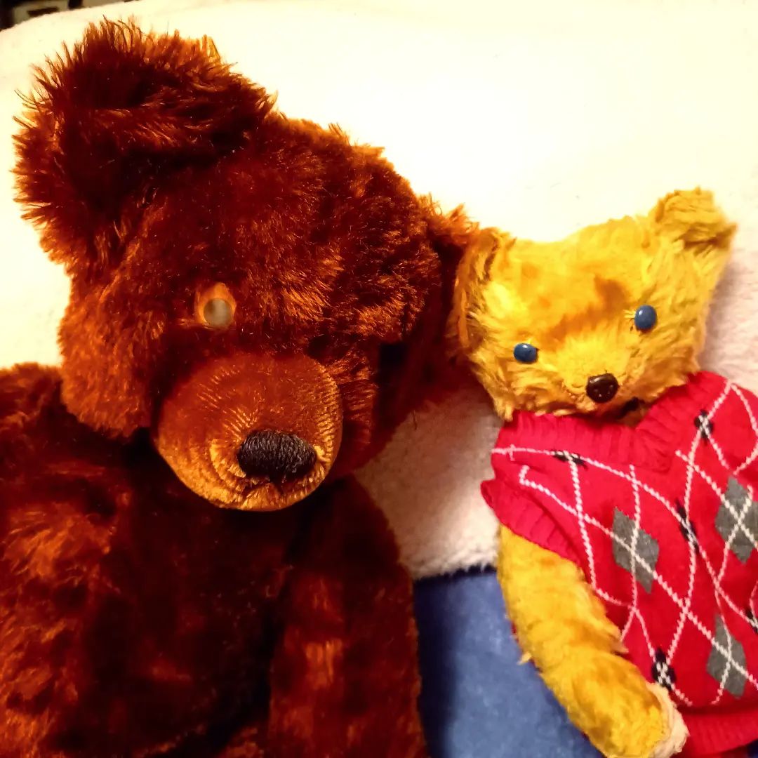 What years did Knickerbocker use metal noses on teddy bears?
