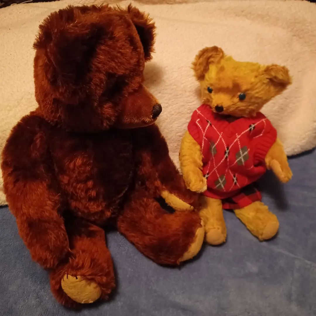 What years did Knickerbocker use metal noses on teddy bears?