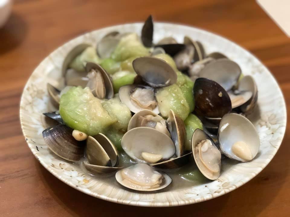 Similu_希米露 - 👨‍🍳寶露的異想廚房🍳熱炒篇 實作菜色👉蛤蜊絲瓜 #簡單煮、#寶露可以、#你也可以... | Facebook