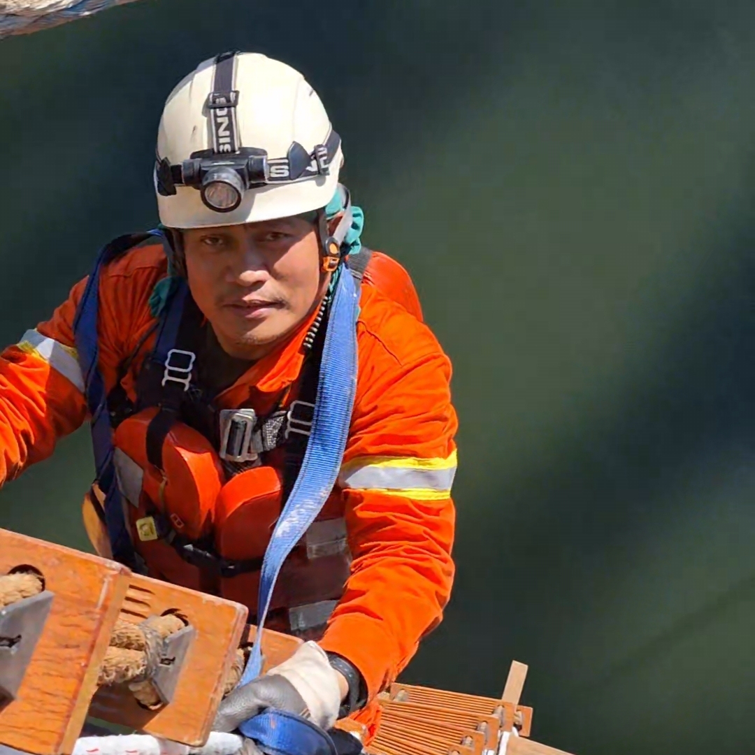 Chafe Guard: The orange fabric material wrapped around the rope is a ...