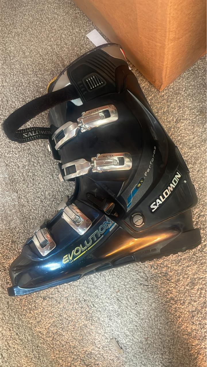 salomon evolution ski boots Shift Pro 110 W AT GW - Women's - Humus / Black / Black Salomons SHIFT PRO 110 AT is designed for women who enjoy cruising through pristine powder at high speed Salomon Evolution 8.0 | SidelineSwap
