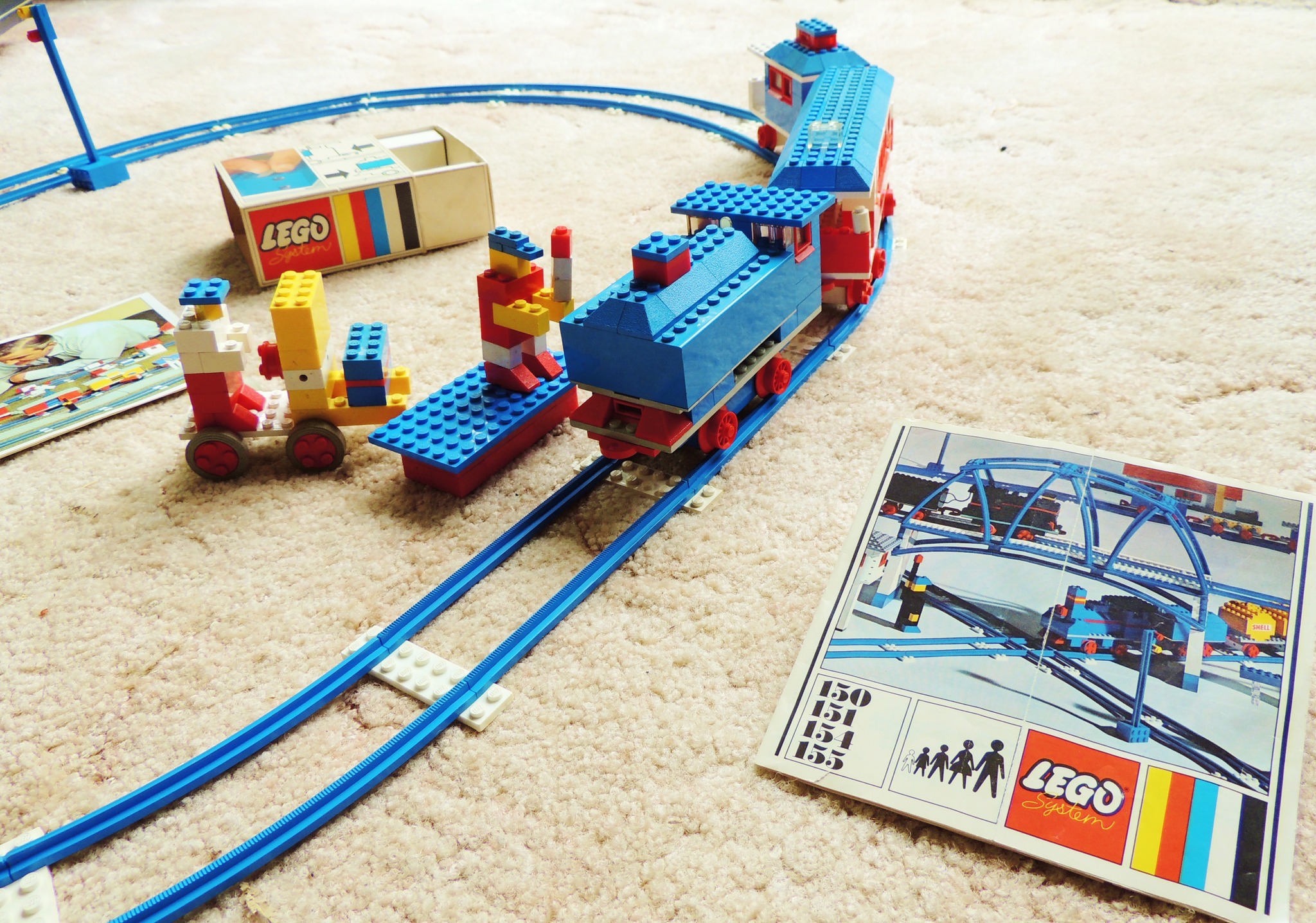 LEGO train 1966 still going strong সम รน . LEGO な 快兵木 LEGO 