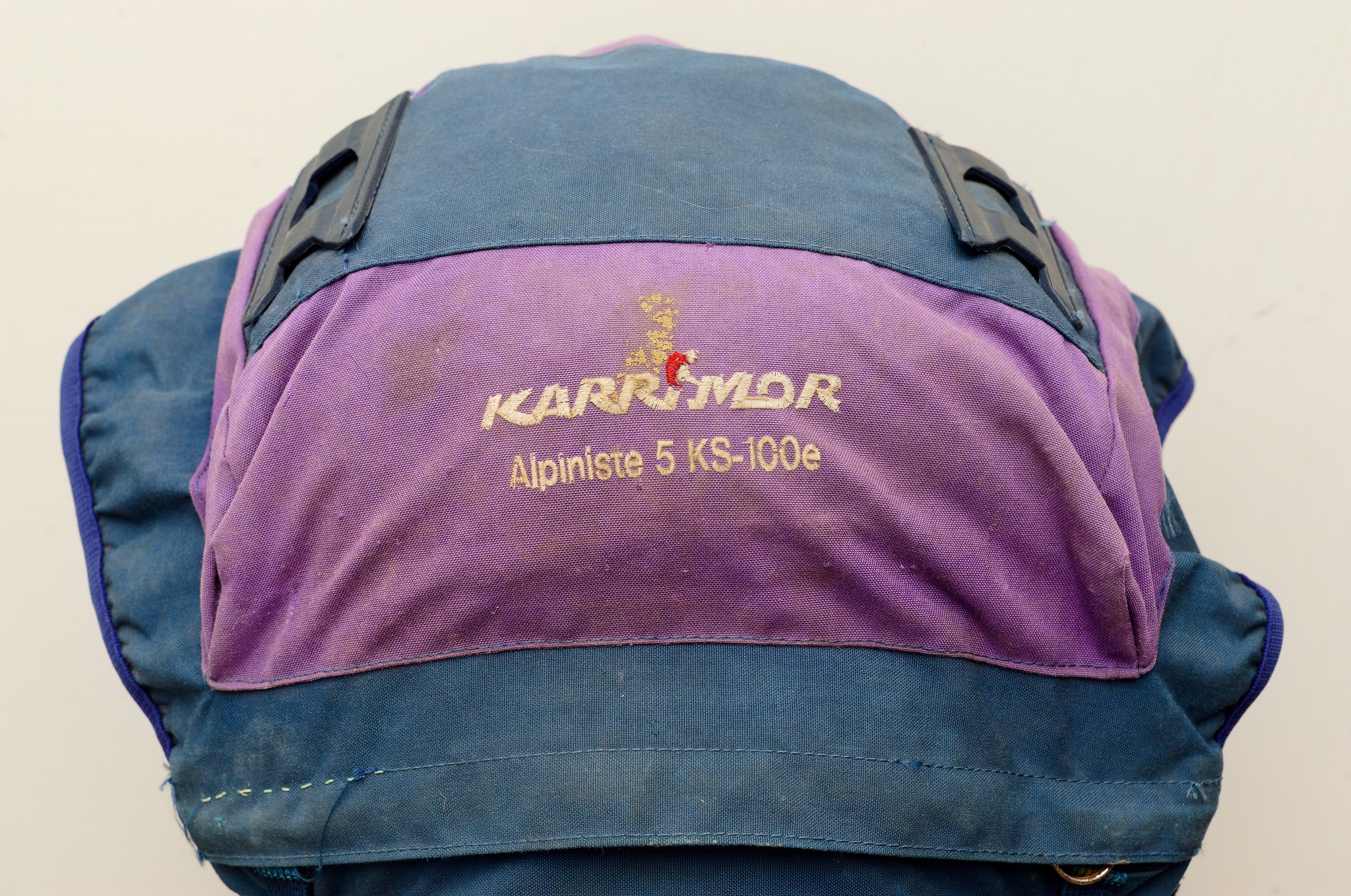 An old Karrimor Alpiniste 5. Unsure of exact age and can find no