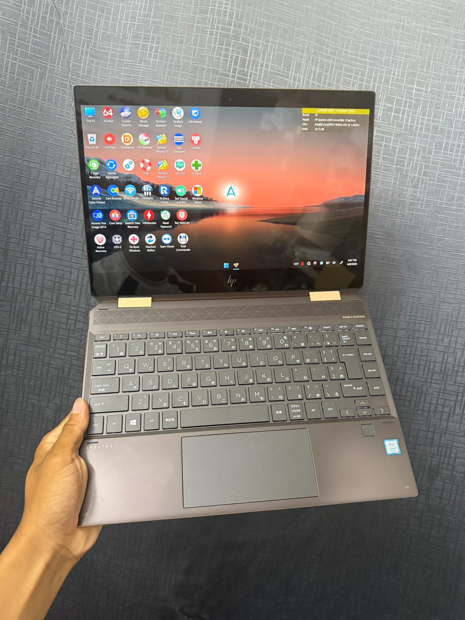 HP spectre x360 Convertible 13-ap0036TU cấu hình i7-8565U ram 16GB 