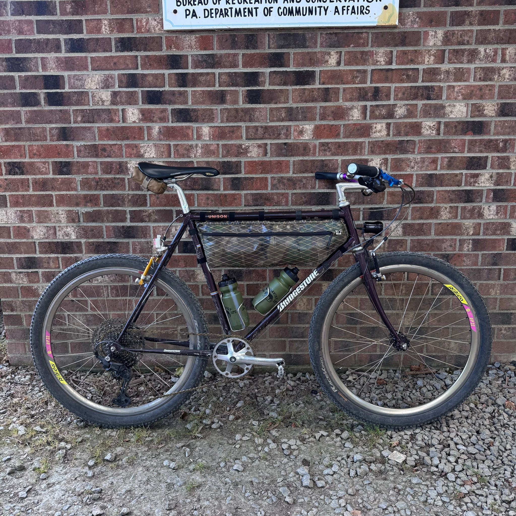 this is my 94 xo-3. 1x11 with 26x2.0 racekings. i ride it like an