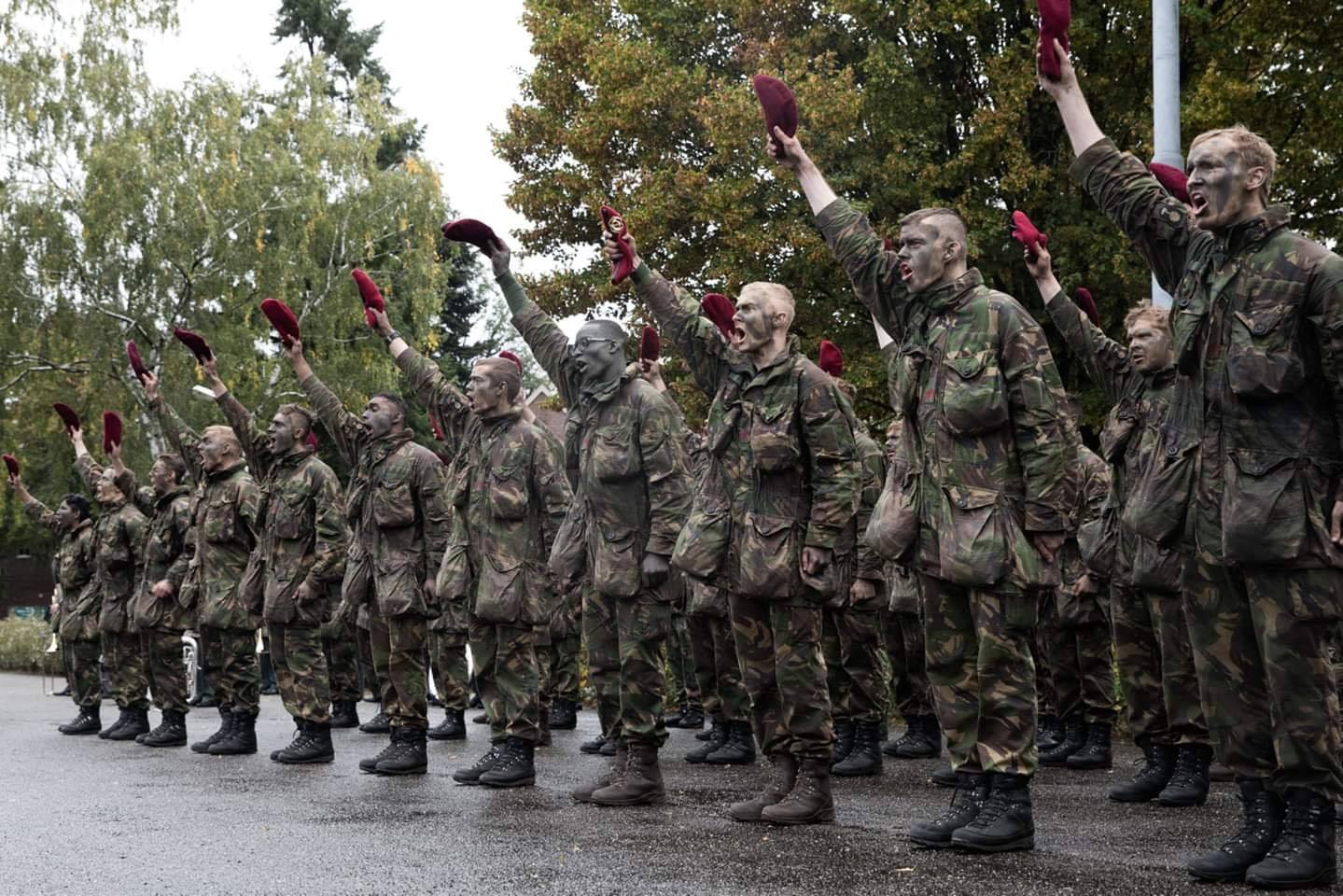 Trots op Rode Baret - Luchtmobiele Brigade