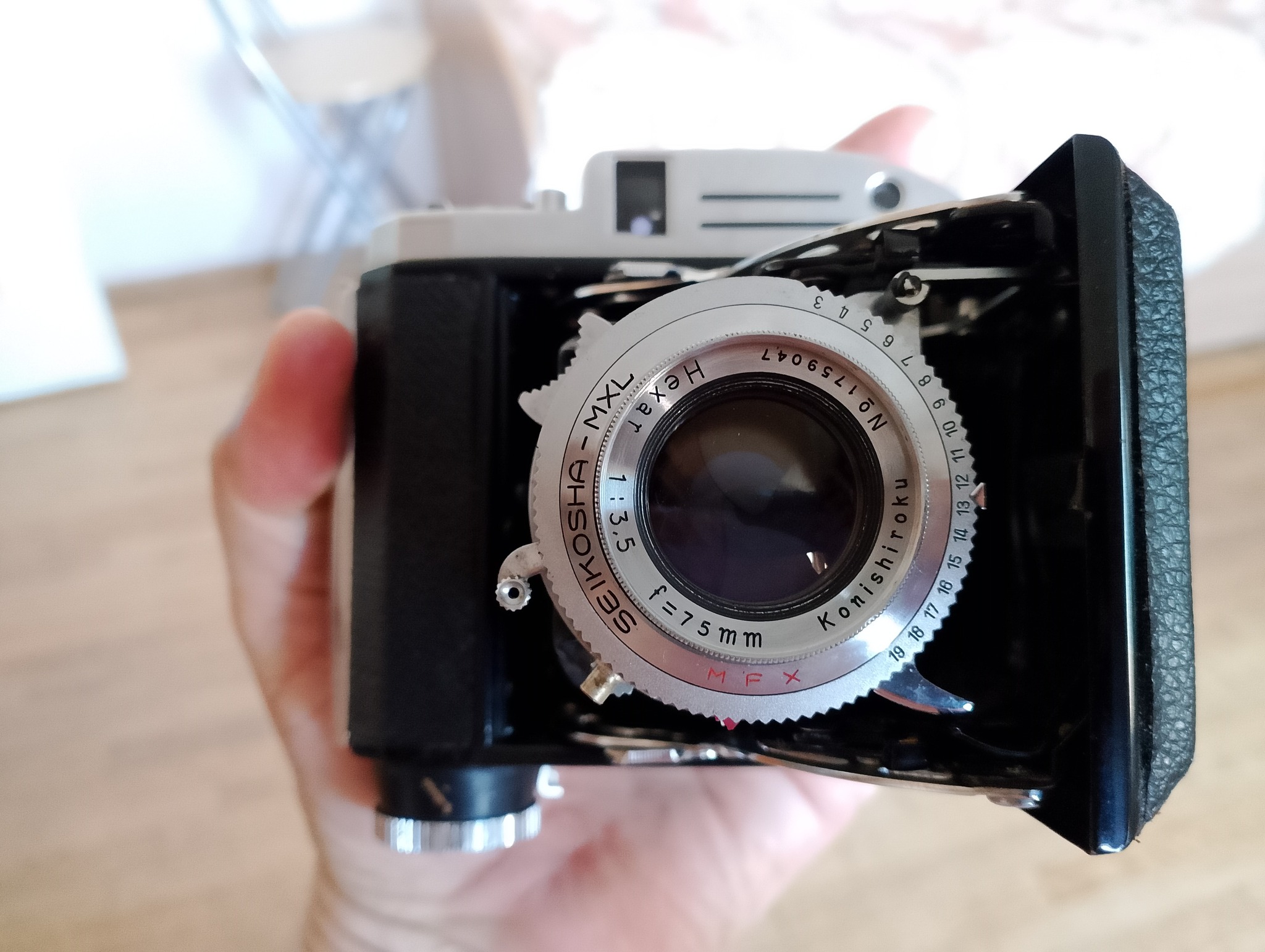 Konica Pearl III 6x4.5 film camera review