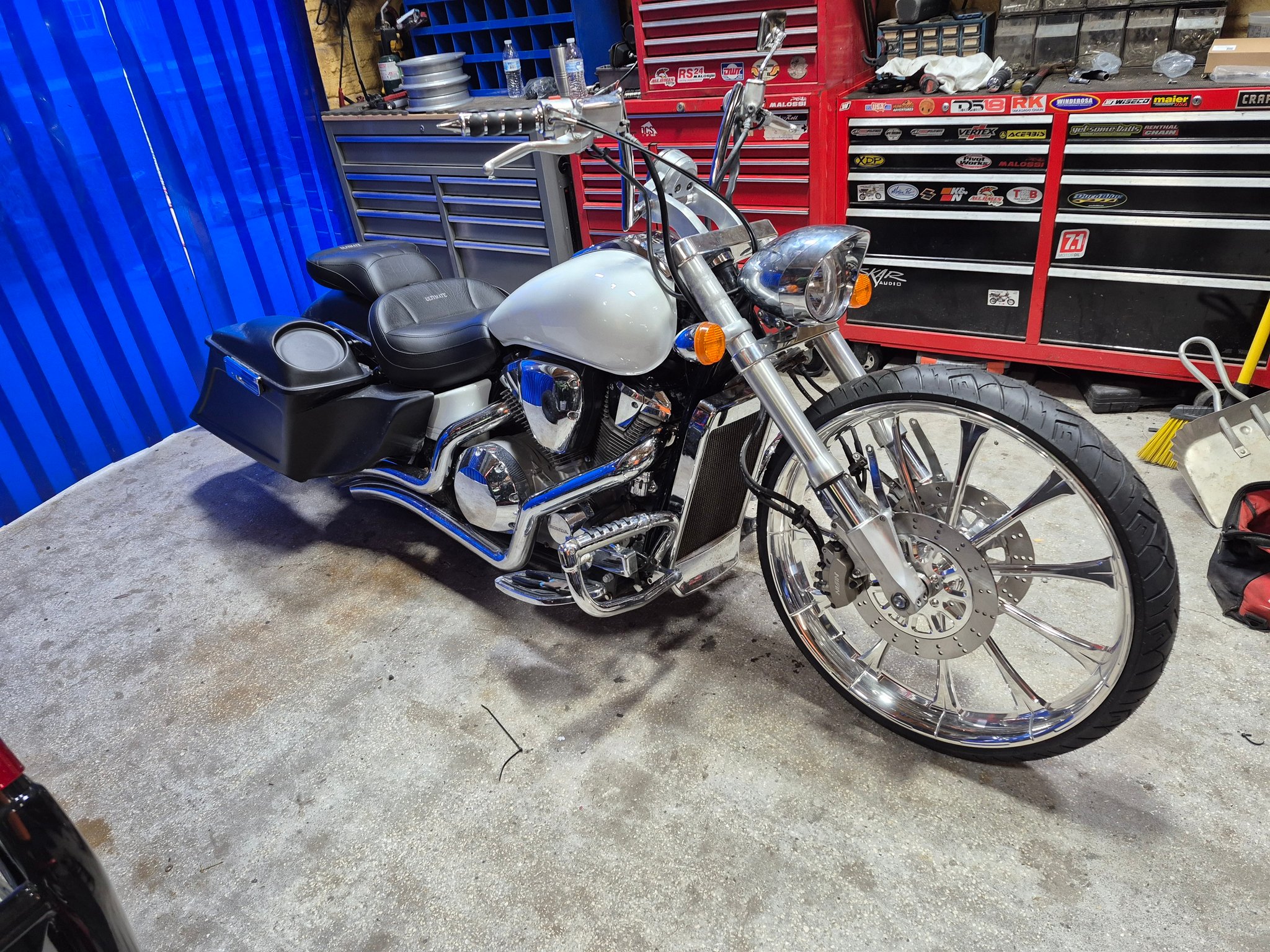 8 degree rake kit on 04 vtx1800 with 9in bars?