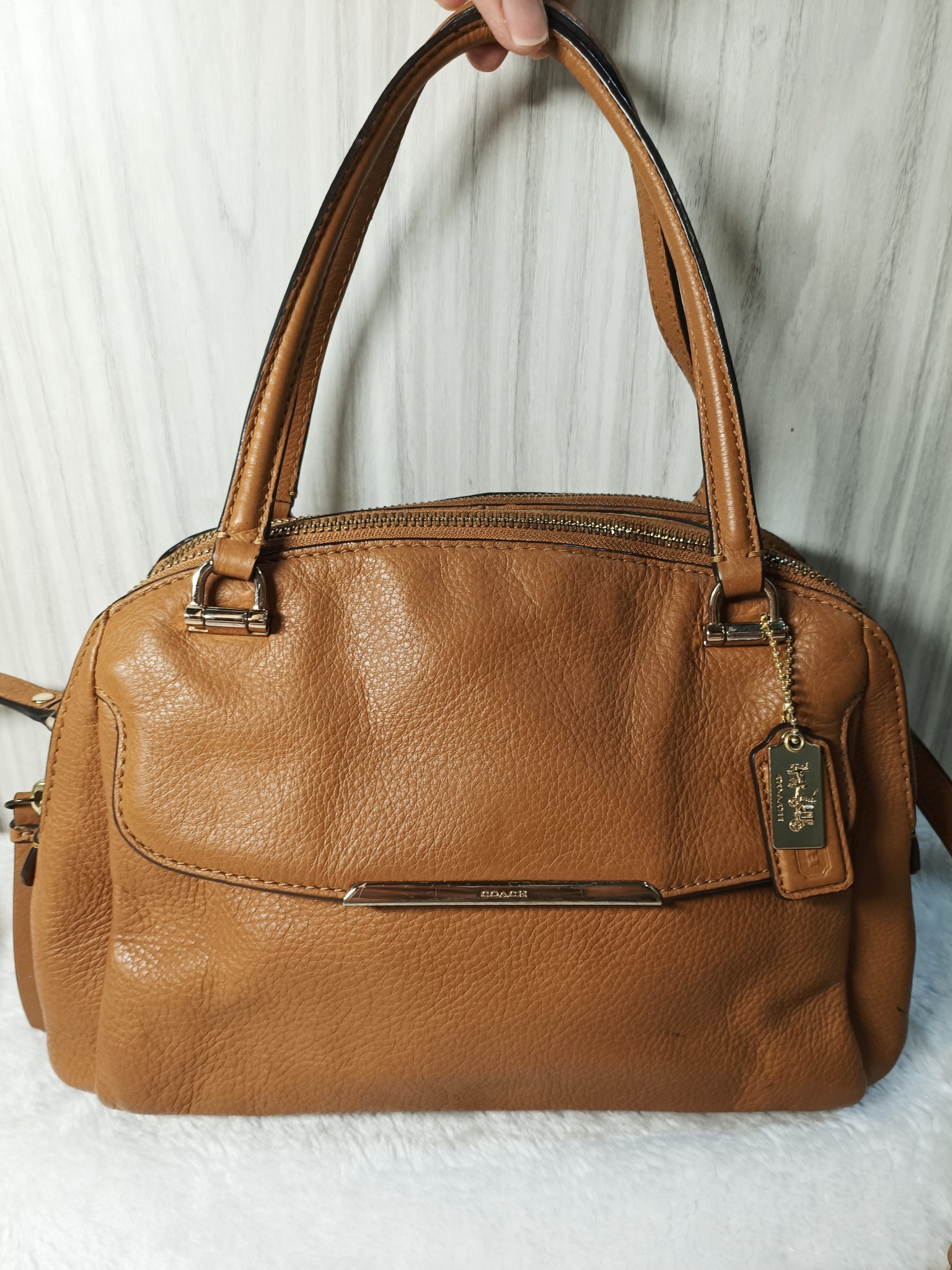 正品Coach小牛皮包，驼色31cm 22cm 90%新，两用包可单肩及斜挎