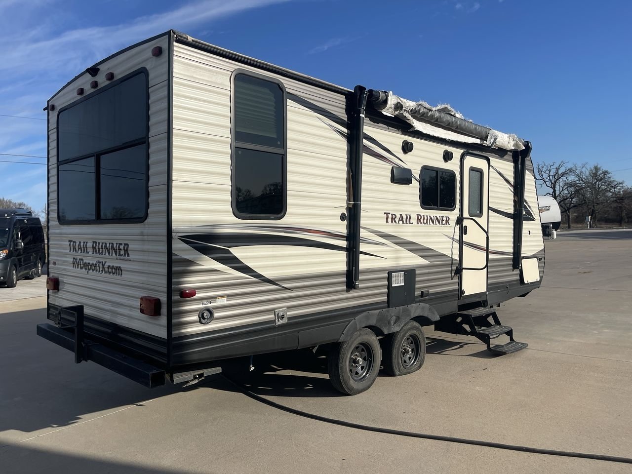 2018 Easy-To-Tow used 25ft Camper Bumper Pull RV w/ Tub & Spacious U ...