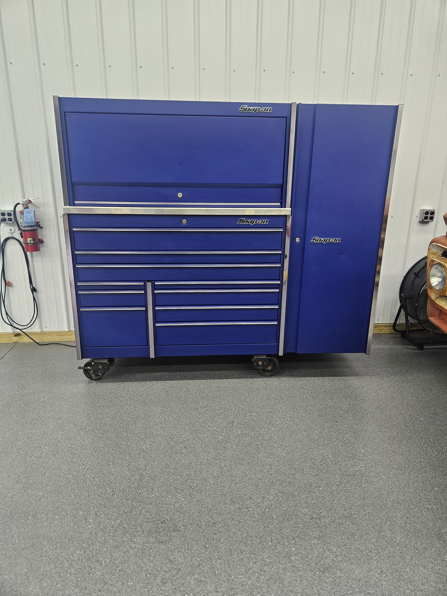 Finding flat blue Snap-on tool box