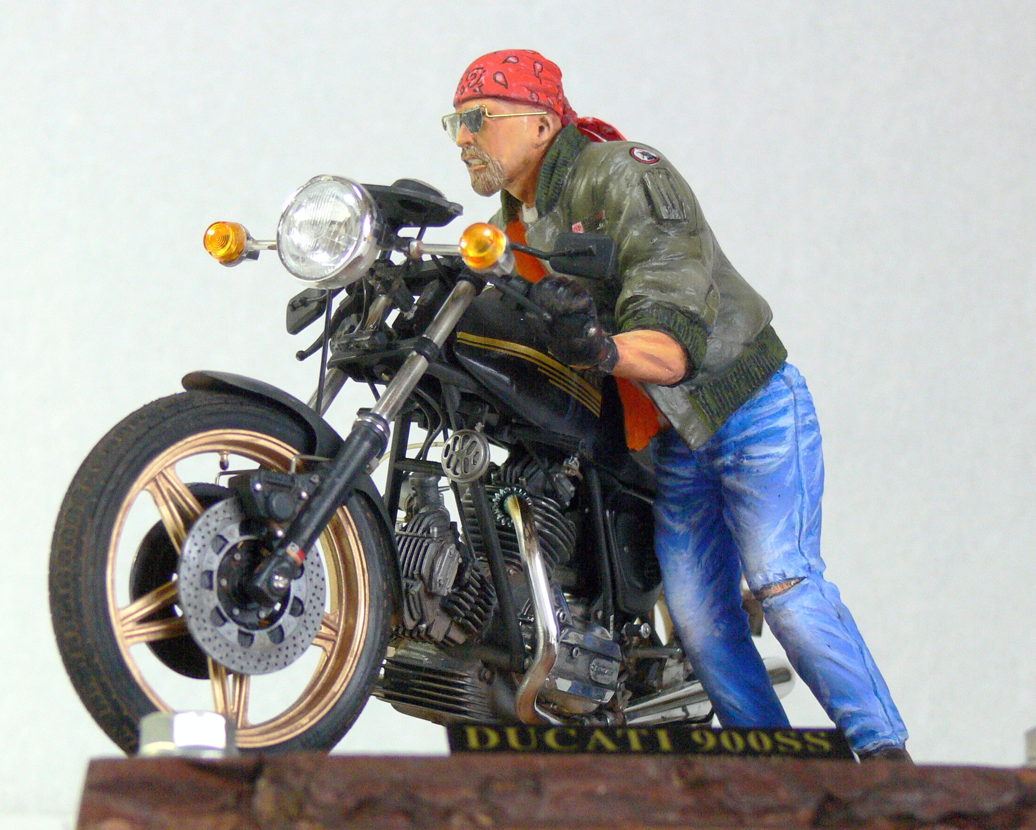 TAMIYA 1/12 [ DUCATI 900SS ] & Scratch figure.