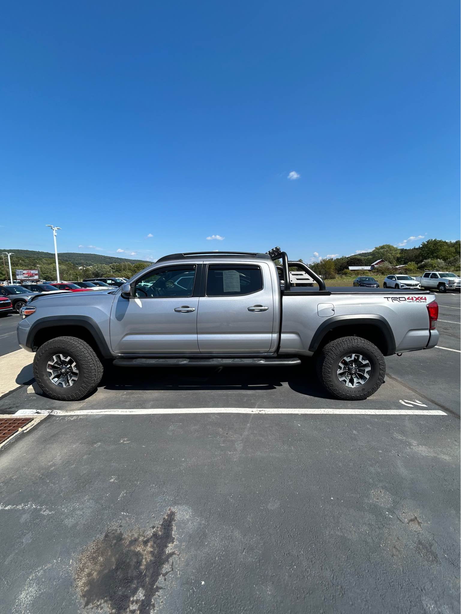Toyota Tacoma TRD Off-Road 2024 In Arancione Ottano - Modellino Scala 1:24 Kings Toys - Foto 5