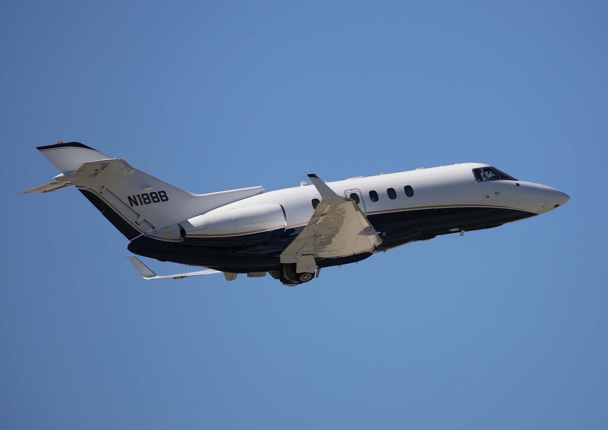 Hawker 850XP N188B departing Van Nuys Airport