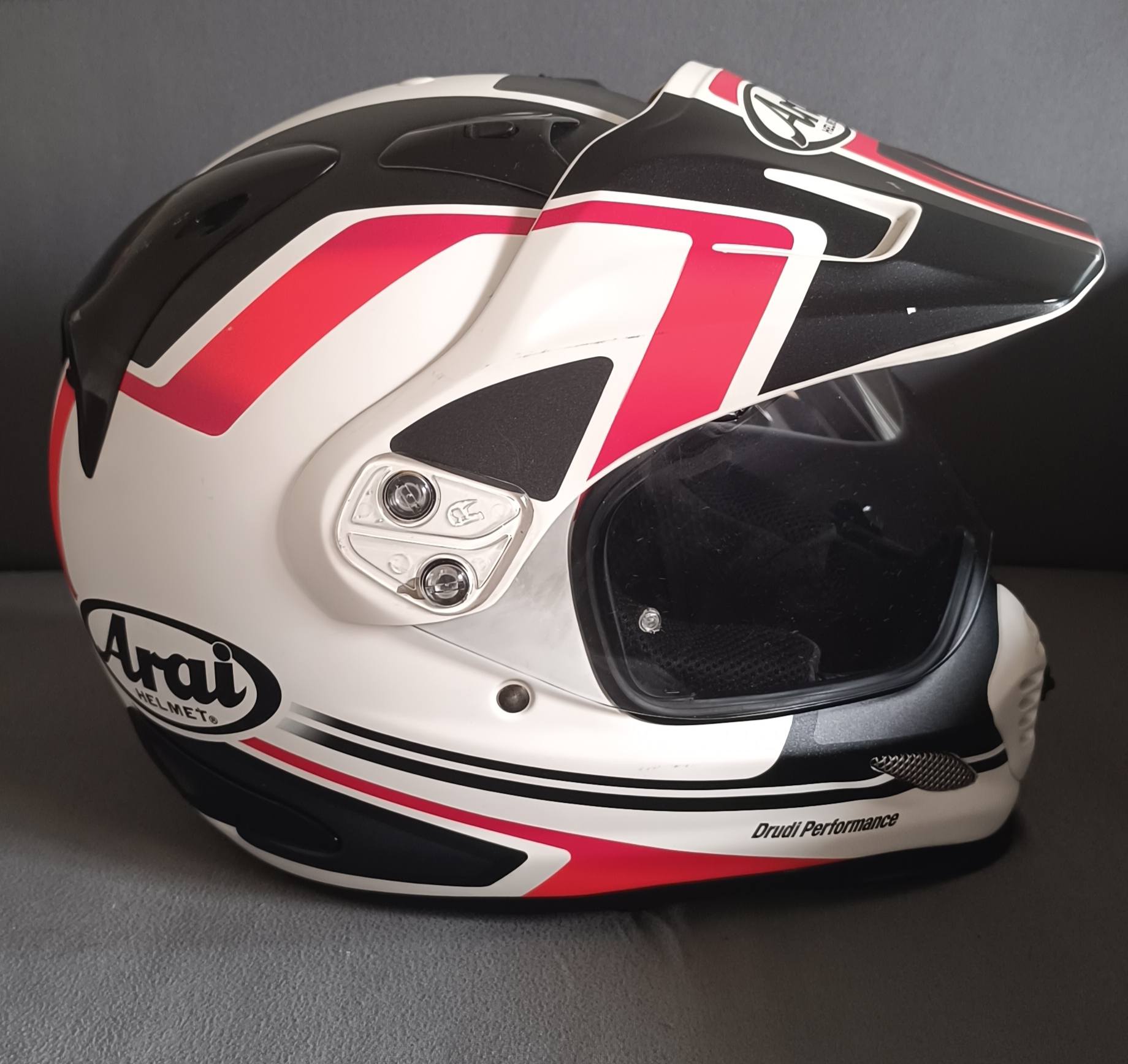 PTPA: Arai tour cross 3 adventure red size M/L minimal scratches 