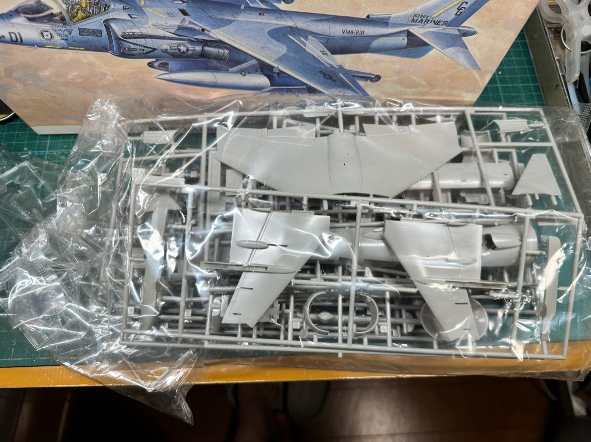 ハセガワ 1/48 AV-8B ハリアーII デザートハリアー 戦闘機は置き場所が
