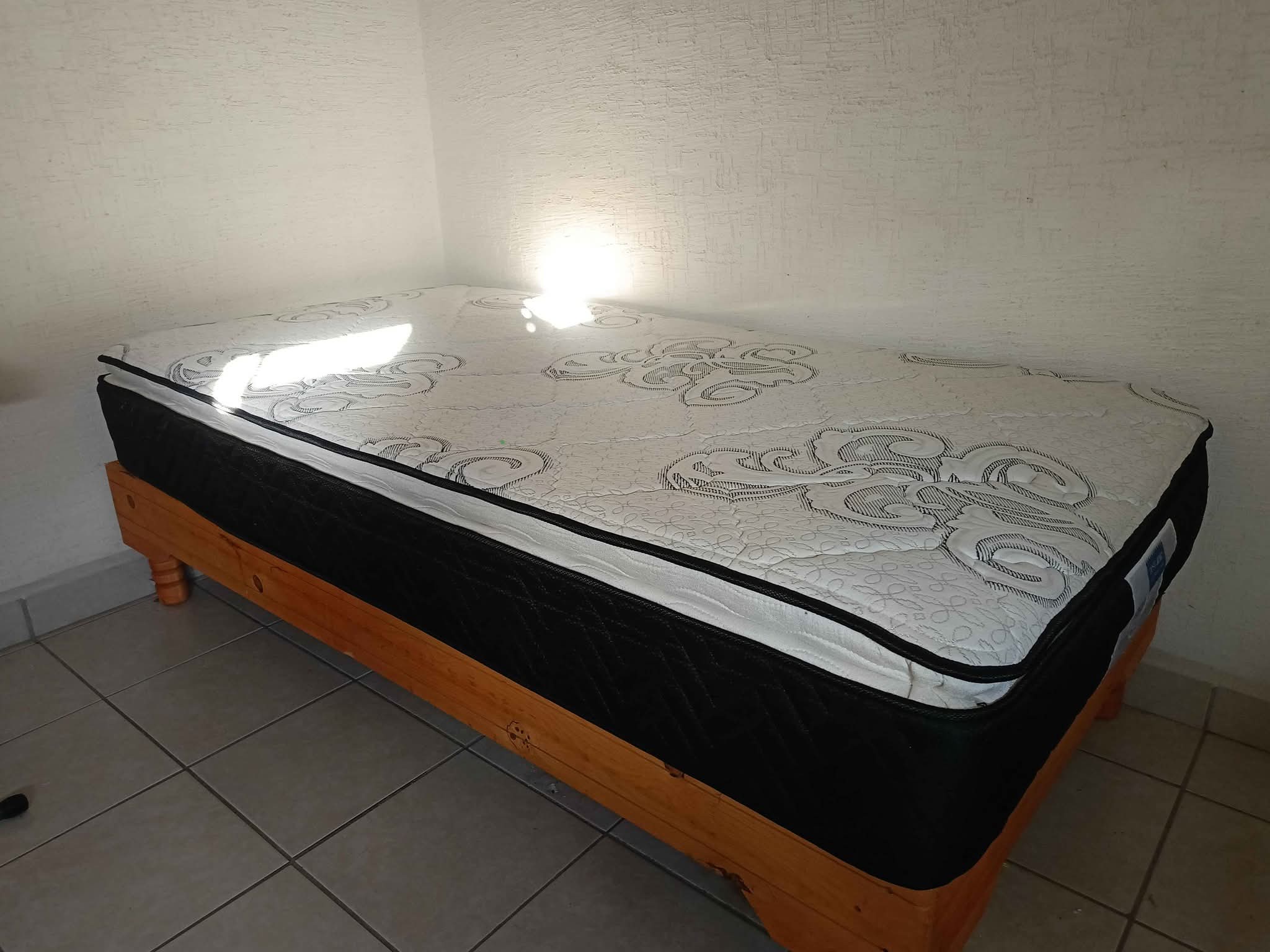 por-cambio-de-ciudad-vendo-cama-individual-base-y-colch-n-por-2000