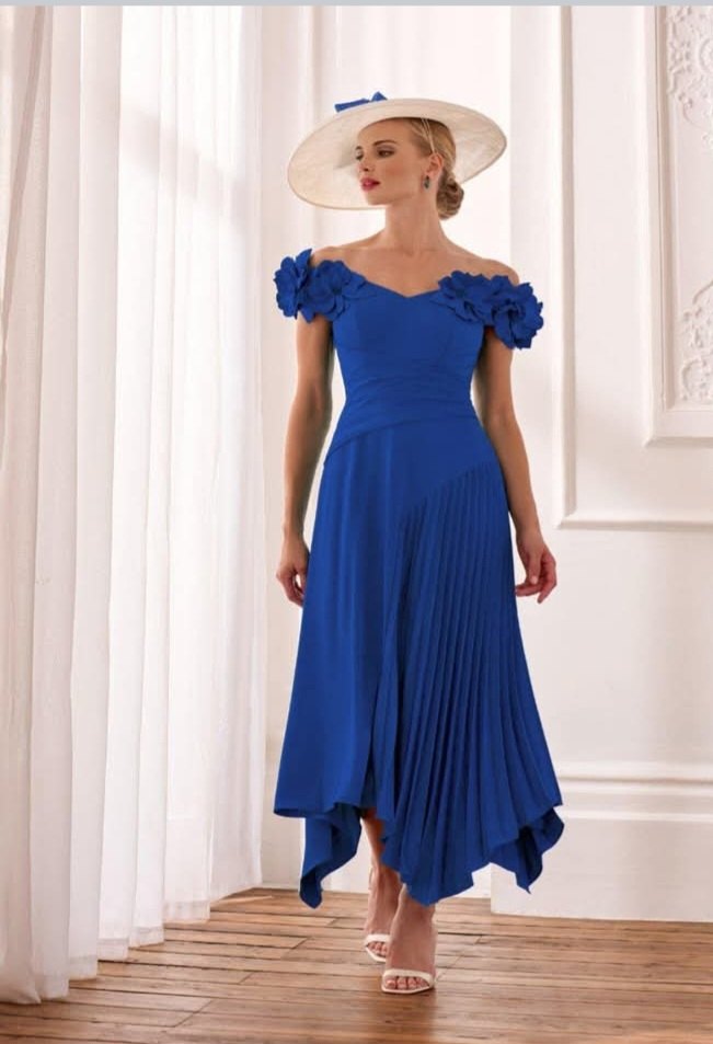 fascinator with blue dress Hi, I'm looking for a large colbalt hatinator to go this This wedding hat has pdf patterns Zara Black & White US Size:26W