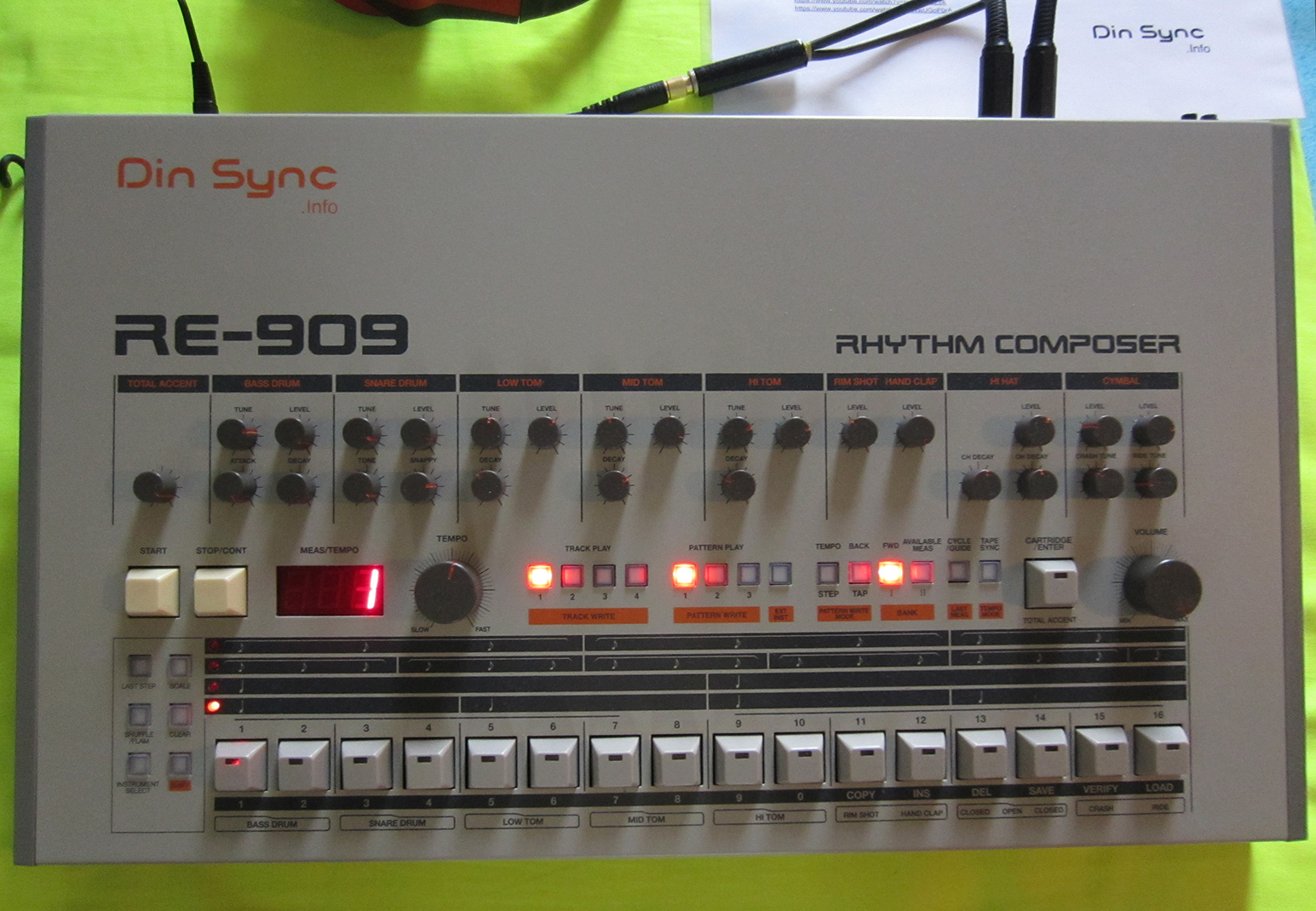 Re-909 drum machine review and experience