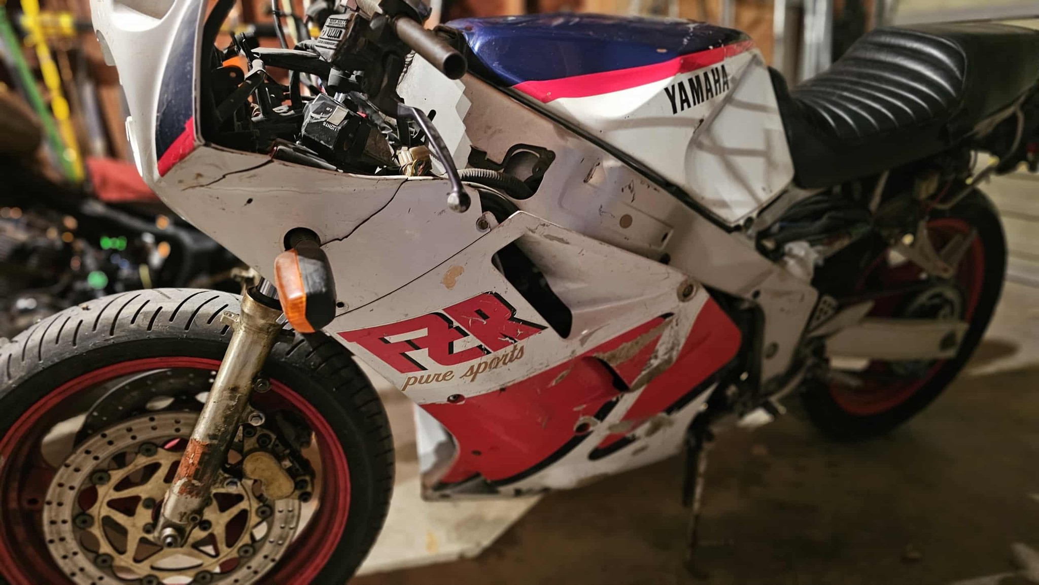 Identify Yamaha FZR750R model year and specs?