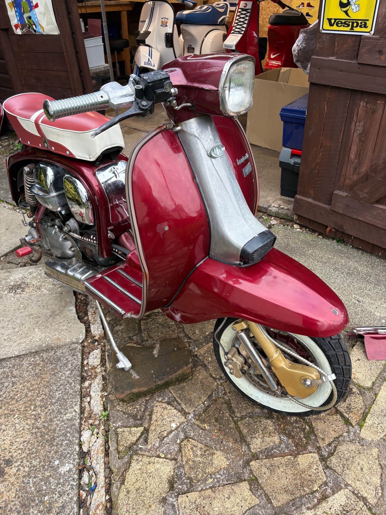 For sale, vespa gs 200. Running scooter, comes with Belgian 