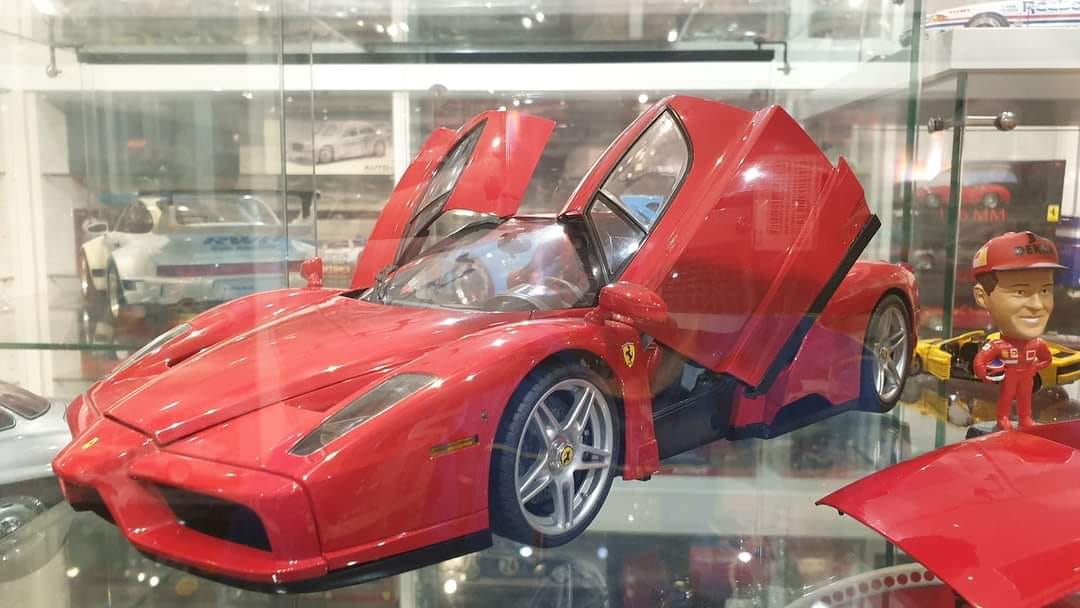 Ferrari Enzo (F60) - Kyosho 1/12 This was the test car version