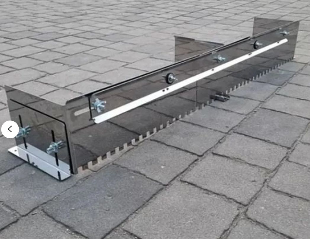 Trowel box for tile setters