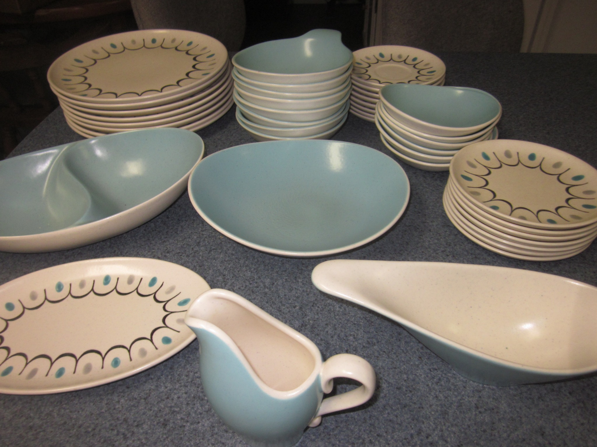 What is the value of Metlox Poppy Trail Del Ray dinnerware from