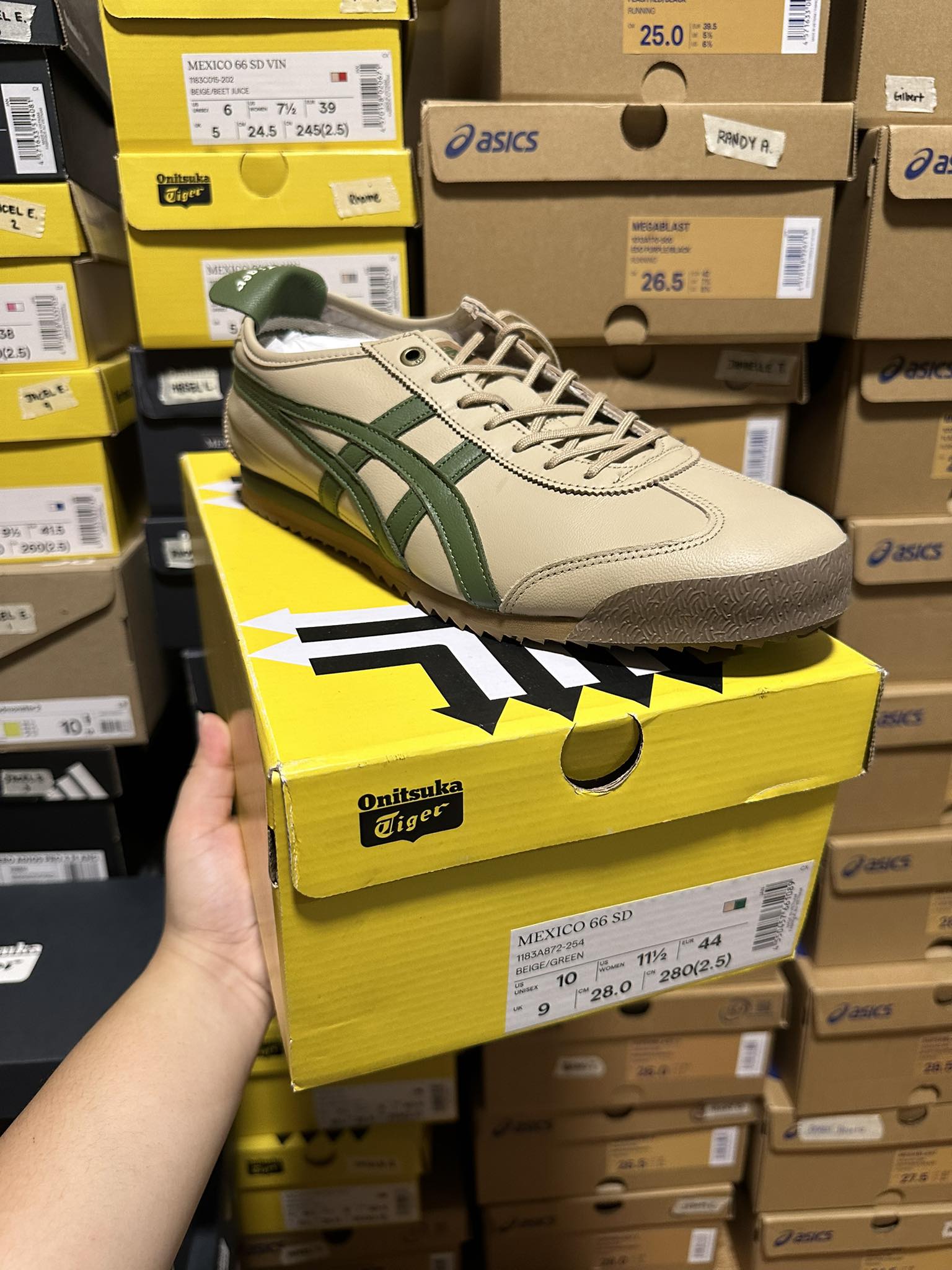 Available on hand from Onitsuka Tiger Japan ?? Mexico 66 SD 
