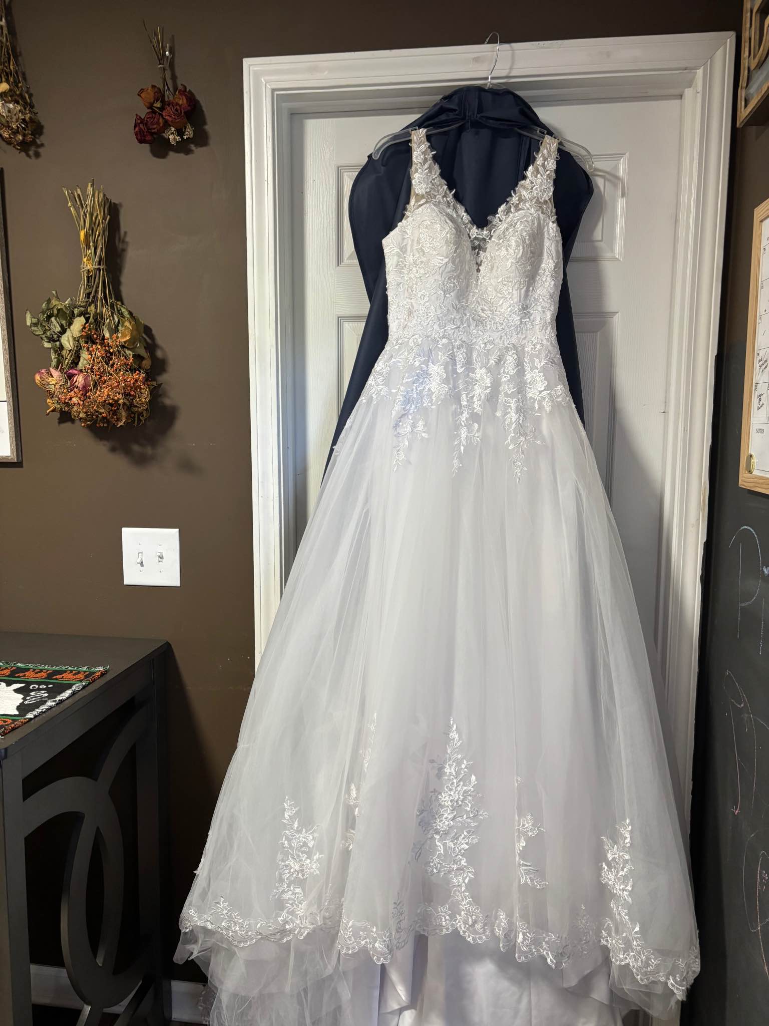 dresses in bowling green ky Pre-owned Wedding near Green, Kentucky Fabric Type: JERSEY