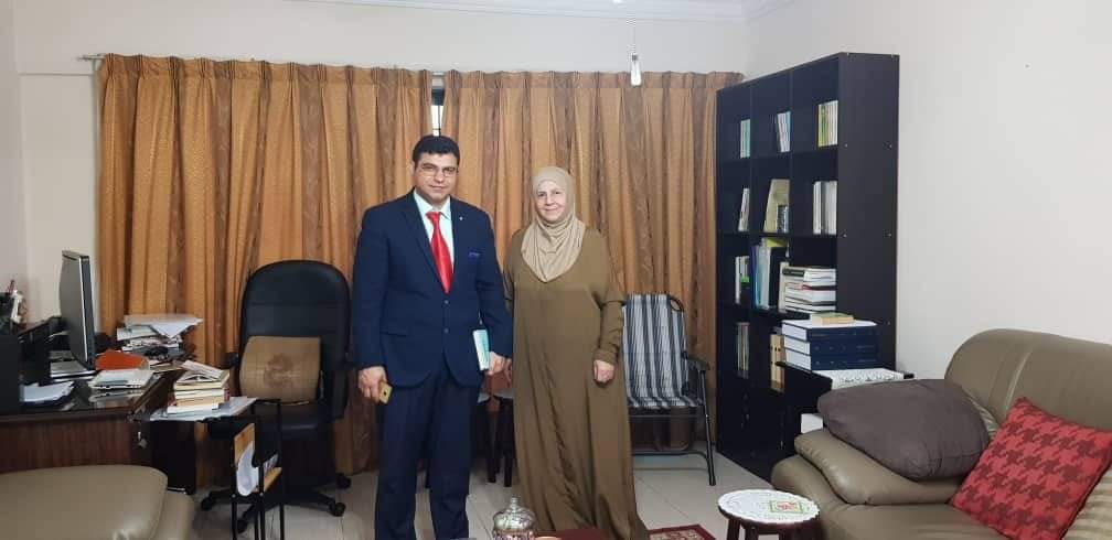 بيان علي الطنطاوي من احمد رمضان كوكجة مع الأستاذة بيان الطنطاوي الأديبة بنت الأديب أم الأديبات أخت الأديبات السيدة الأستاذة بيان الطنطاوي بنت الشيخ علي الطنطاوي الملقب بأديب الفقهاء وفقيه الأدباء ووالدتها