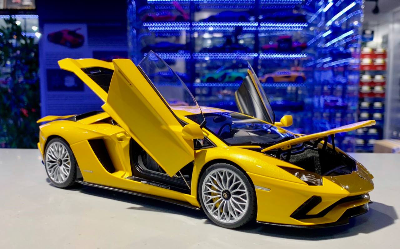 1:18 Lamborghini Aventador S is now available for sale
