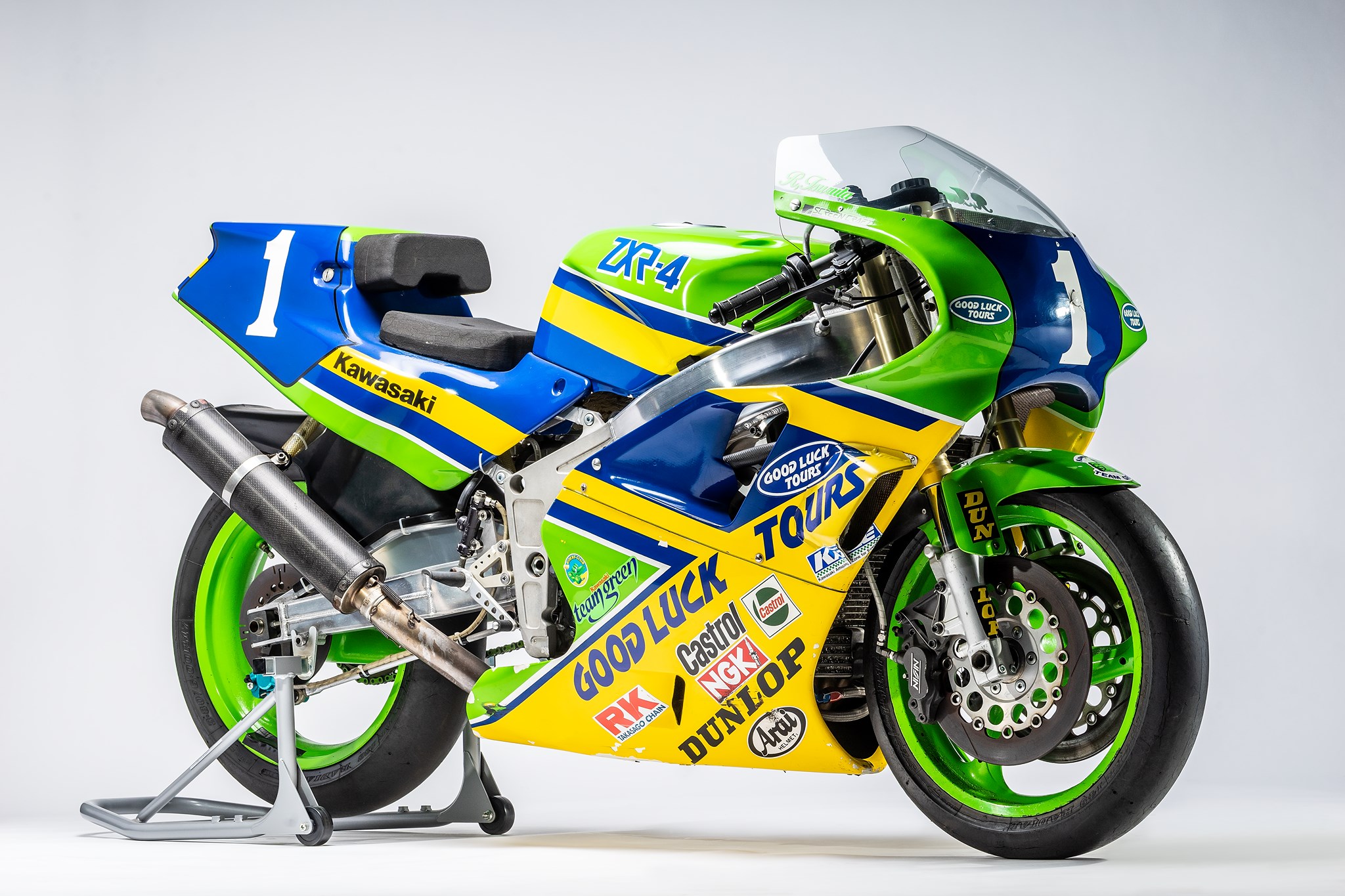 Legendary Machines: 1990 ZXR-4 Racer] Boasting a 398 cm³ 4-stroke