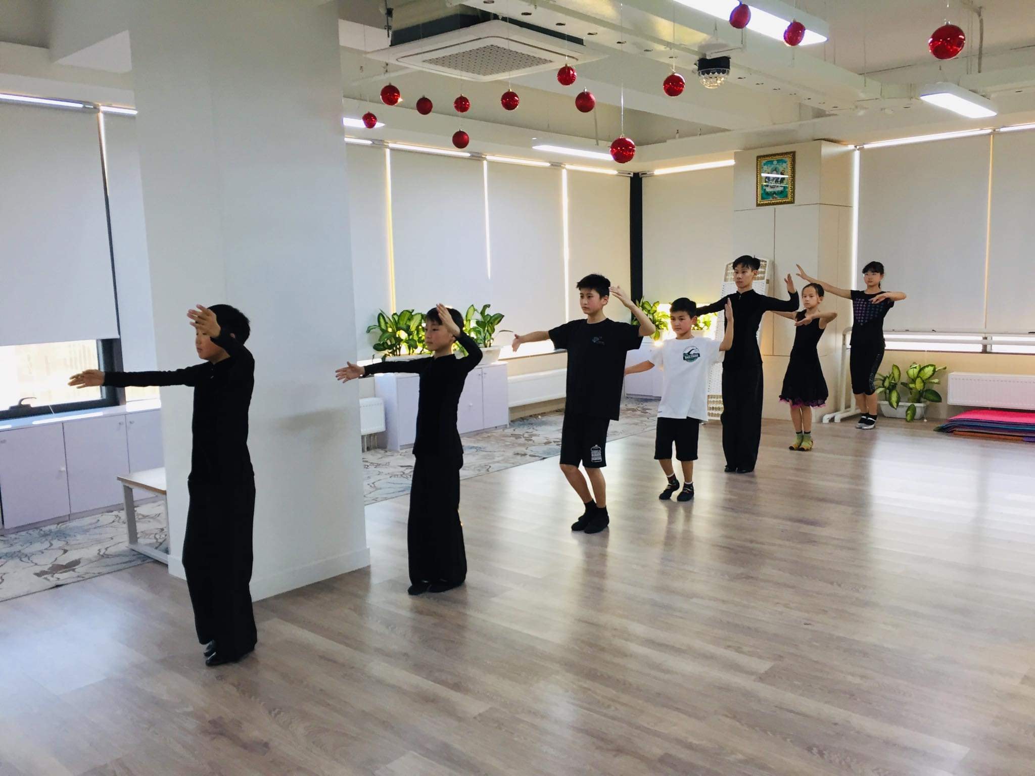 Хичээлээ тасалдаггүй Хичээнгүй... - UB Dance School Mongolia | Facebook