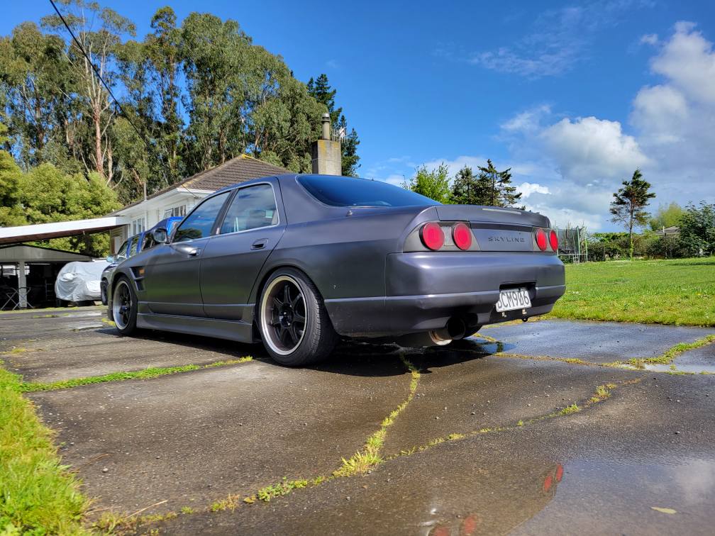 Nissan skyline r33 sedan 1996(swaps for a ute )