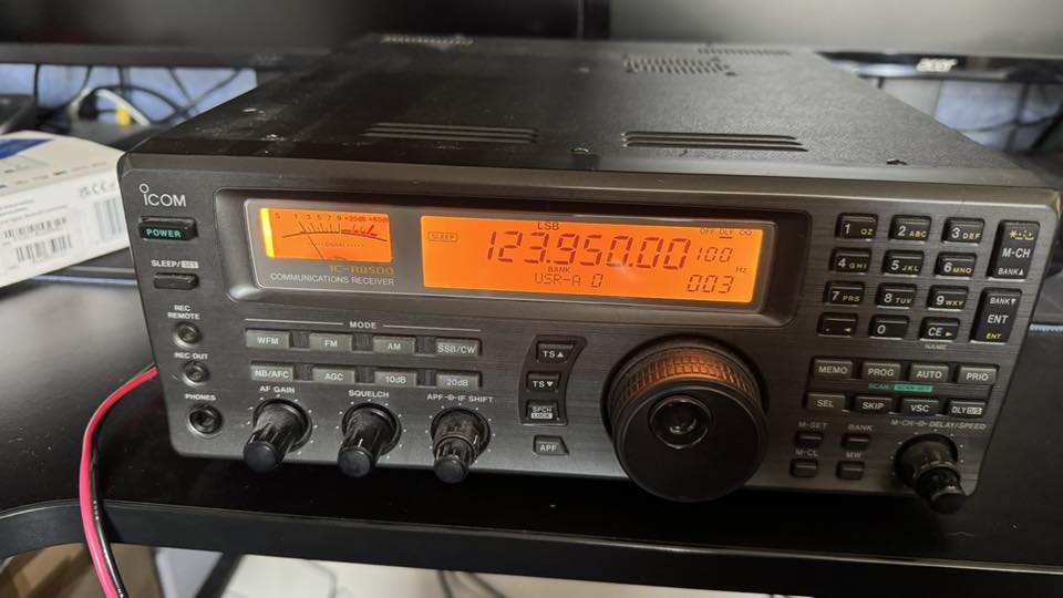 The ic-r8500 has been stored unused and looks like it's old.
