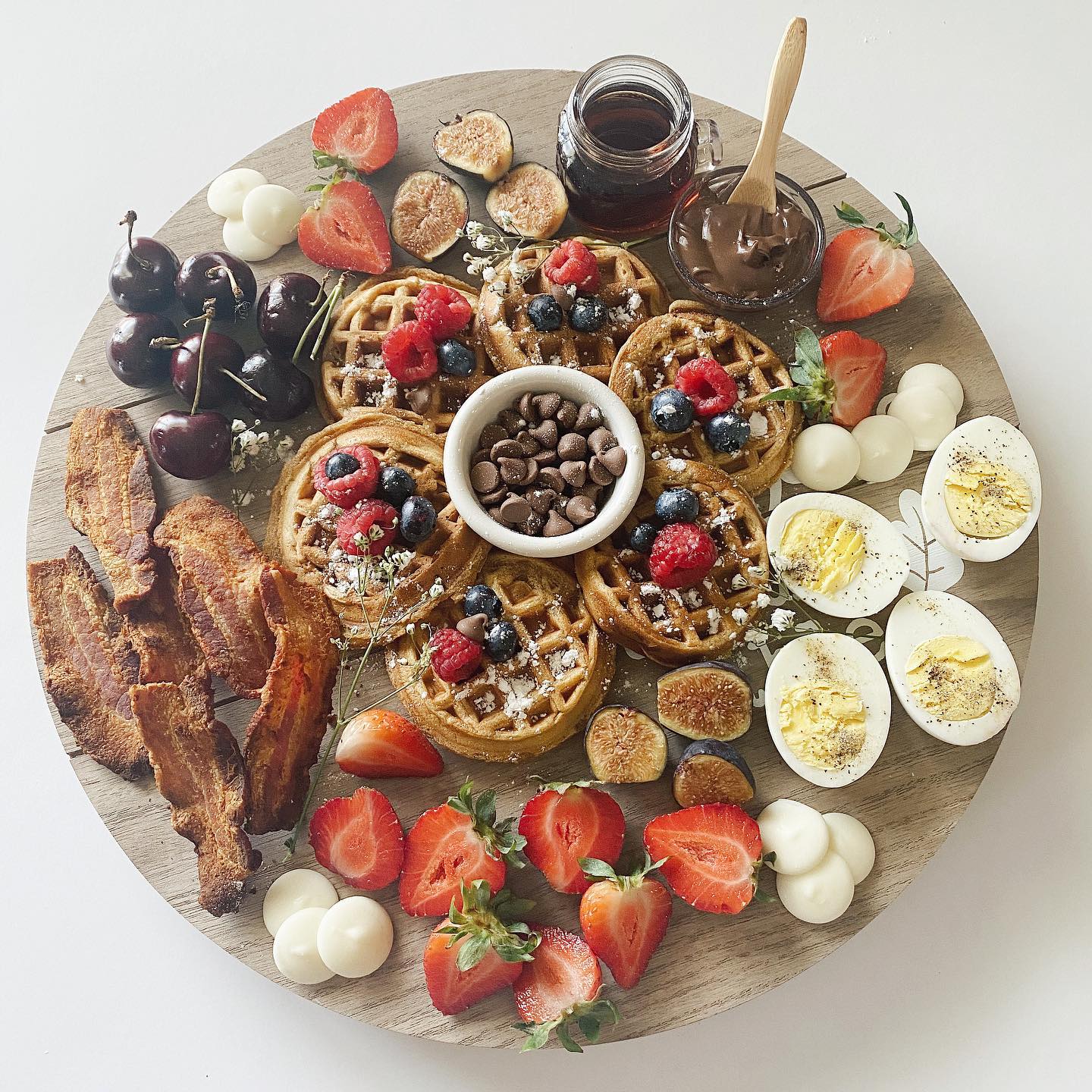 S'il vous plaît - Happy NATIONAL WAFFLE DAY!! 🧇 . . . . . . . . . . # ...