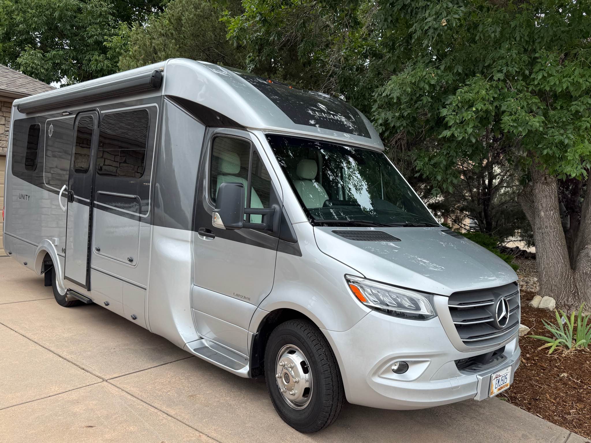 2024 Leisure Travel Unity U24MBL