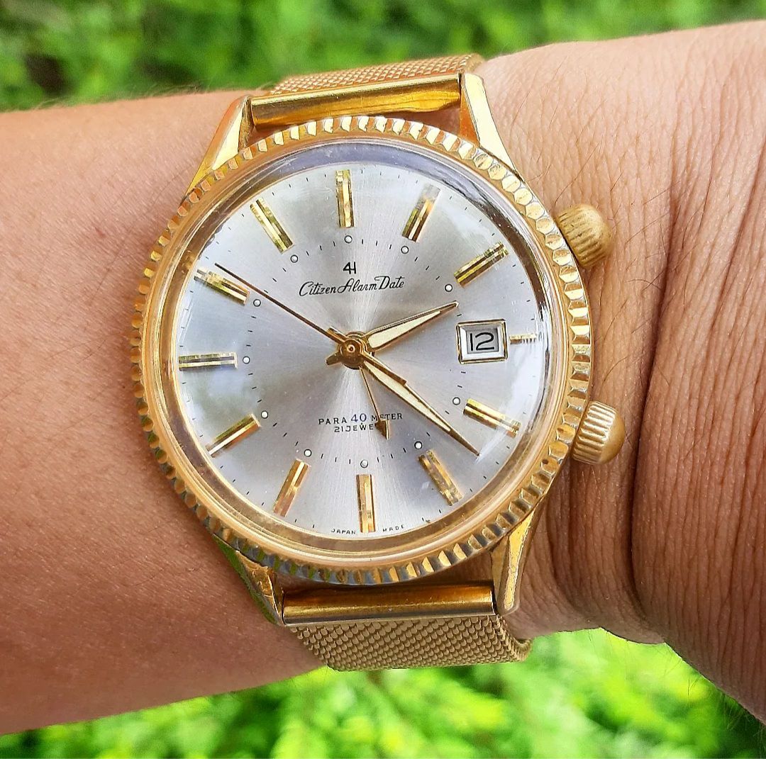 Very rare Vintage Citizen Alarm date hand-winding with black case