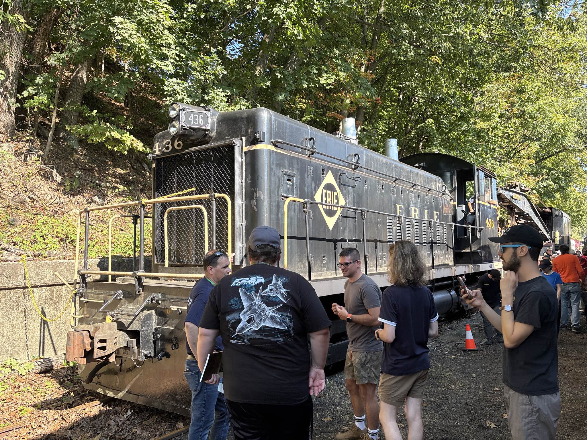 NJT 4424 and GG1 locomotives on display at Boonton Yard