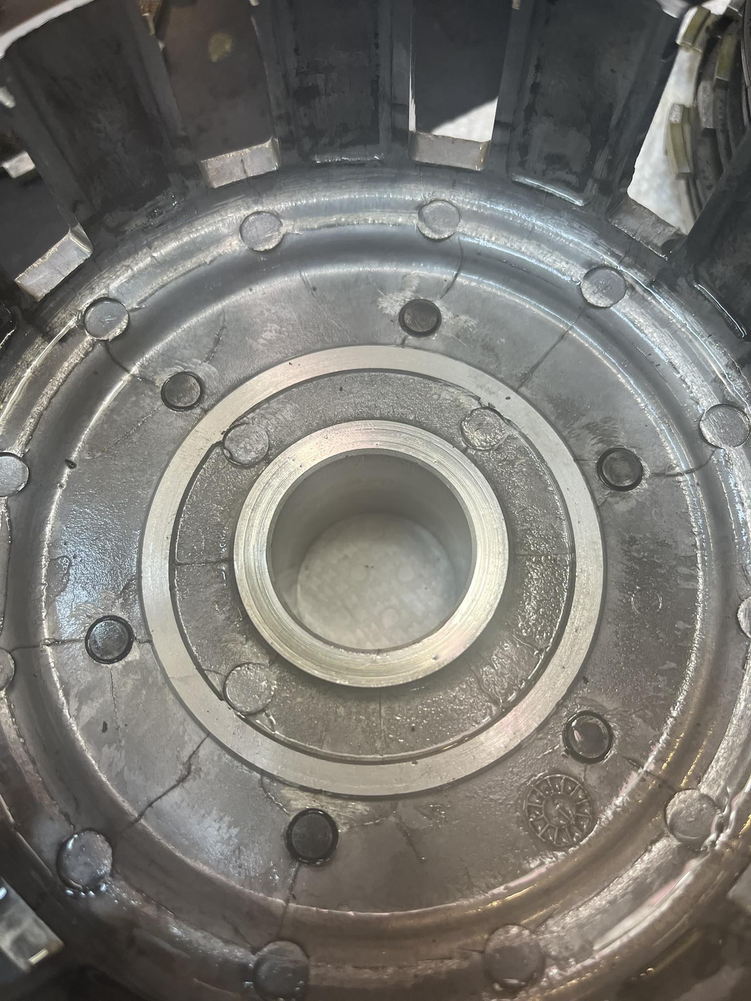 problems with 800 clutch cracking?