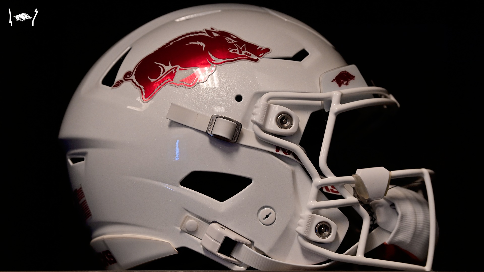 cheap youth football helmet Schutt F7 Air Molded Gloss White S resistant liner cover with Arkansas Razorbacks Riddell Speed Vintage artwork Choose 1 flavor of pocorn:Cheese Corn