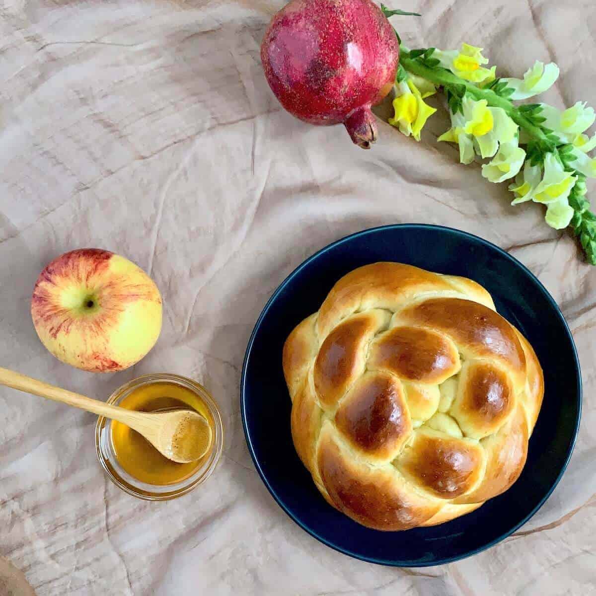 Rosh Hashanah Sweet Challah Bake