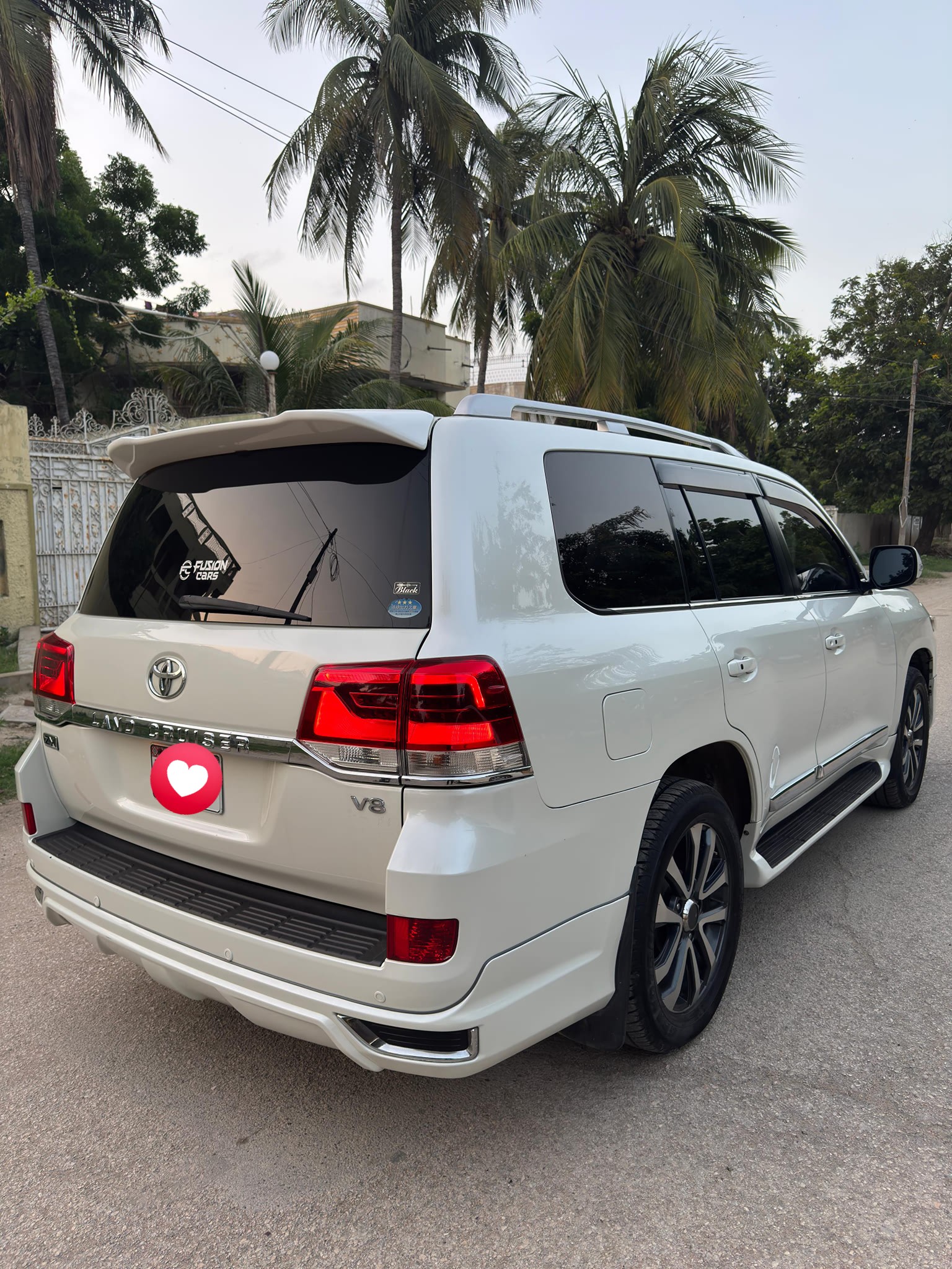 Business Auto Co. - - - - - - - - - - Brand : Toyota Land Cruiser