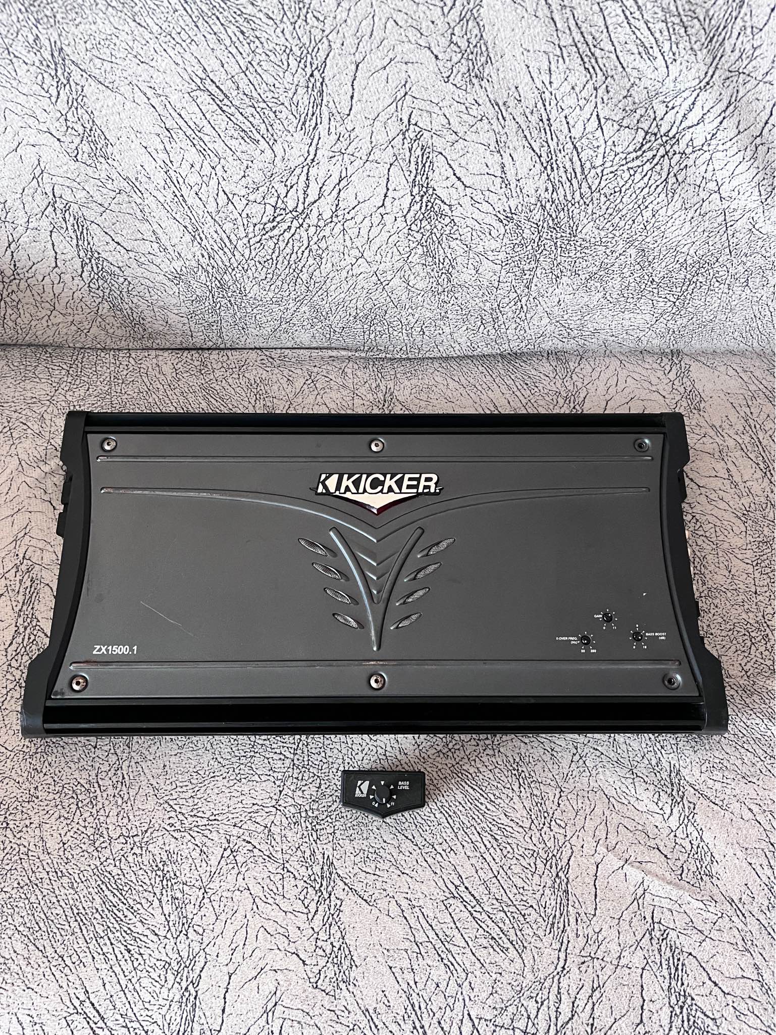 Kicker ZX1500.1 Mono Anfi Orjinal tamirsiz Bass kontrol düğmesi