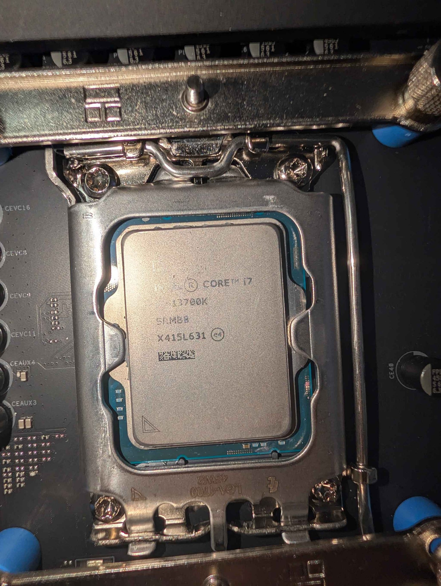 What parts are best for an Intel Core i7-13700K gaming PC build?