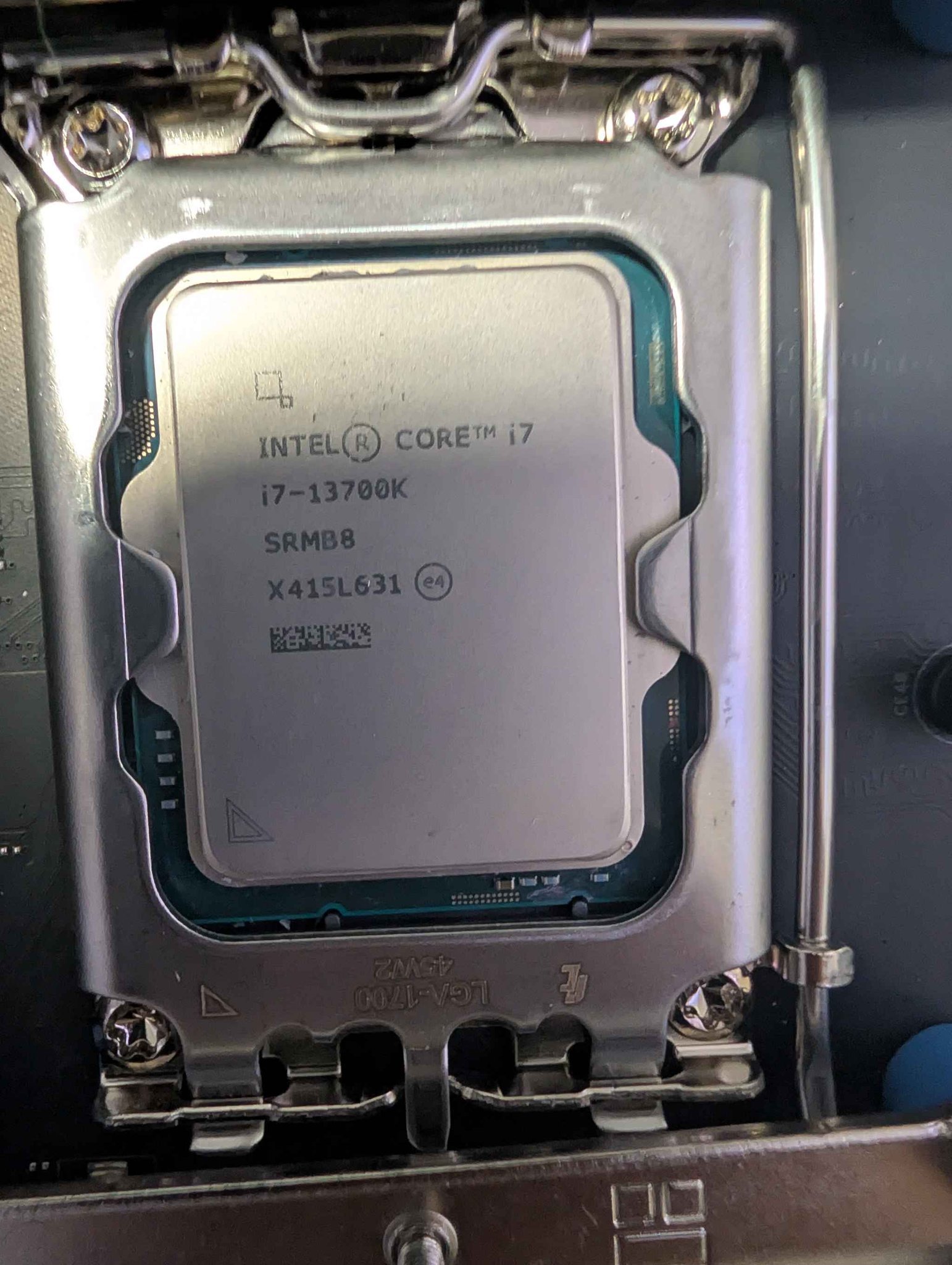What parts are best for an Intel Core i7-13700K gaming PC build?