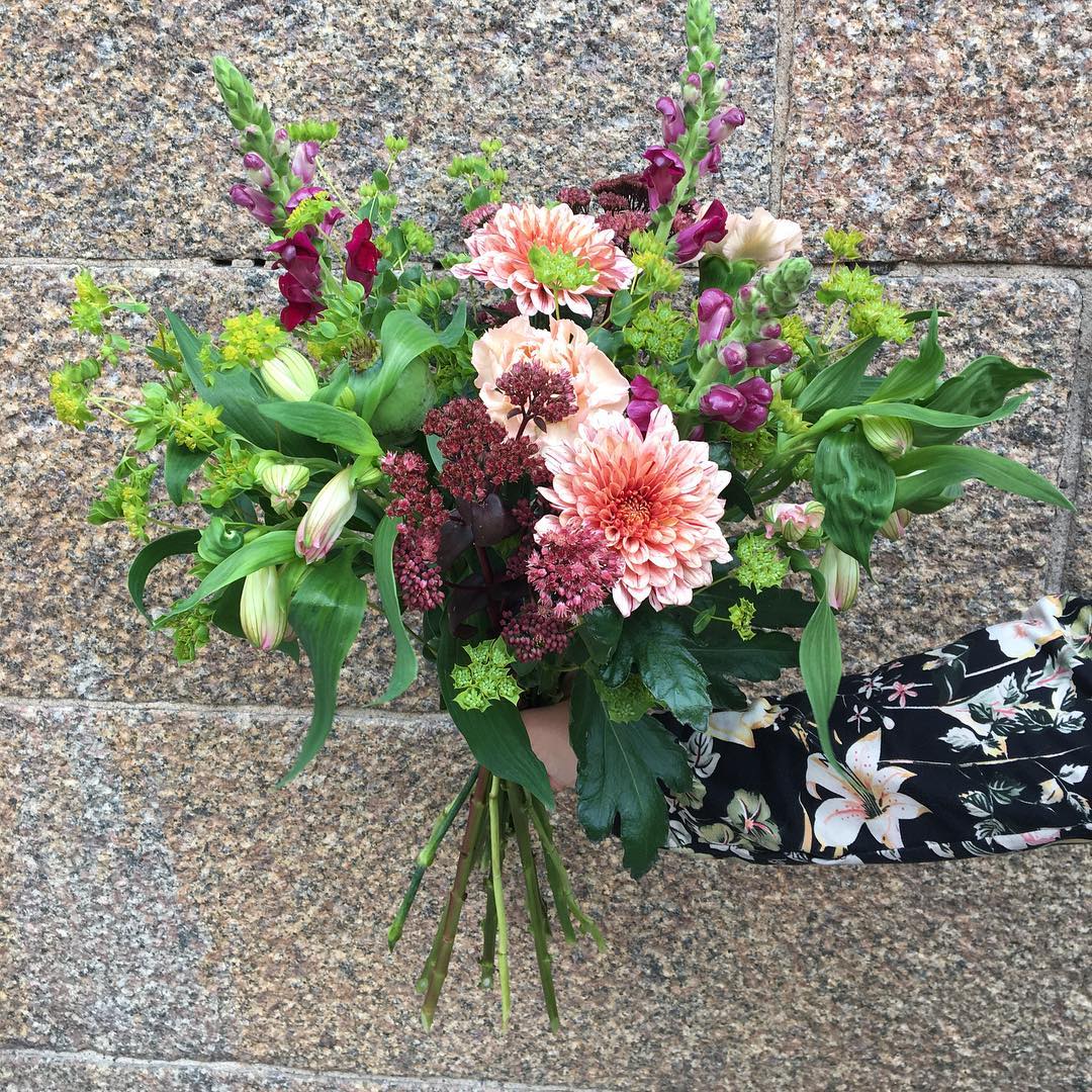 Blomsterrummet Uppsala - Måndag! Är det en trött måndag idag? Vad lyser ...