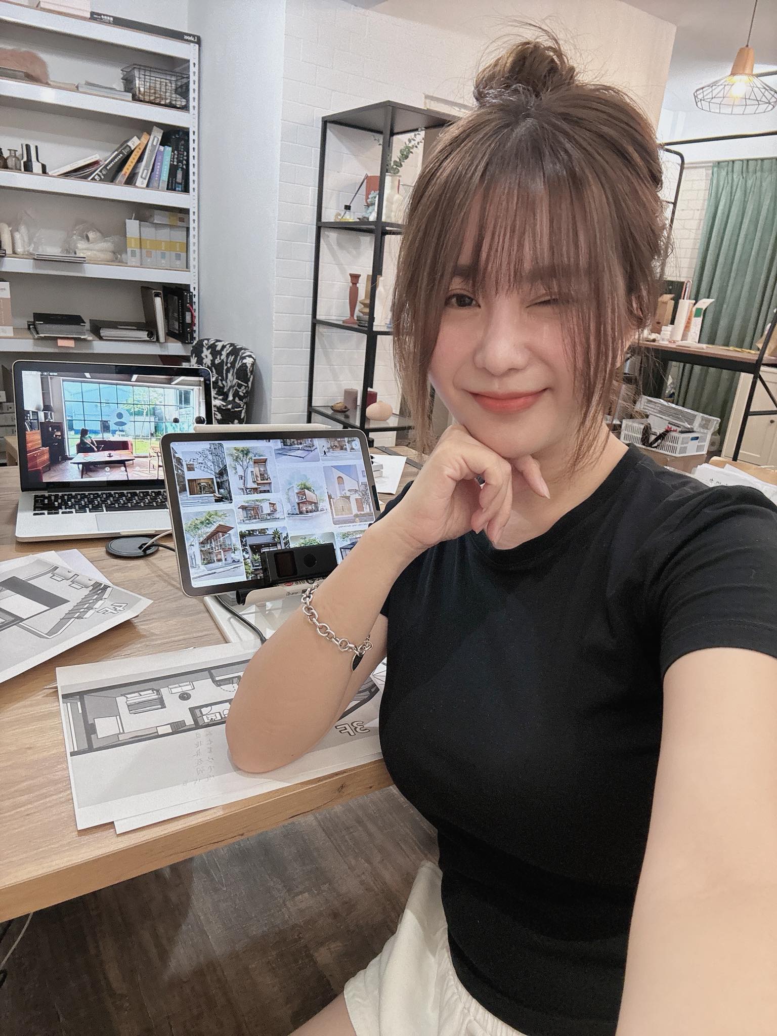 張依薰 - 今天有7個來自不同的朋友在不同地方玩耍 還傳訊息跟我說🤣🤣🤣 我一直都在加班只是沒說出口這樣... | Facebook